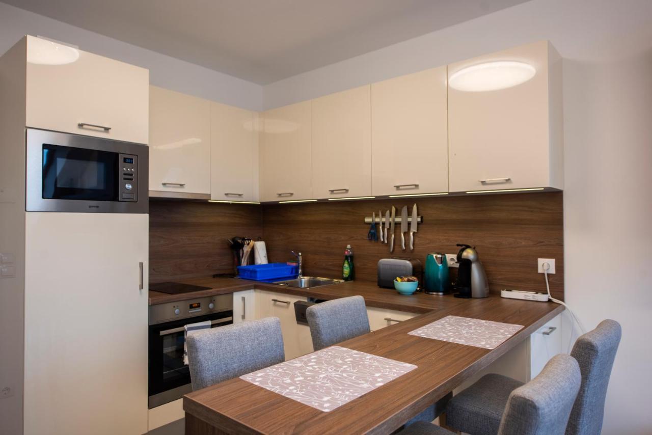 Zsuka Apartman Free Parking Pécs Kültér fotó