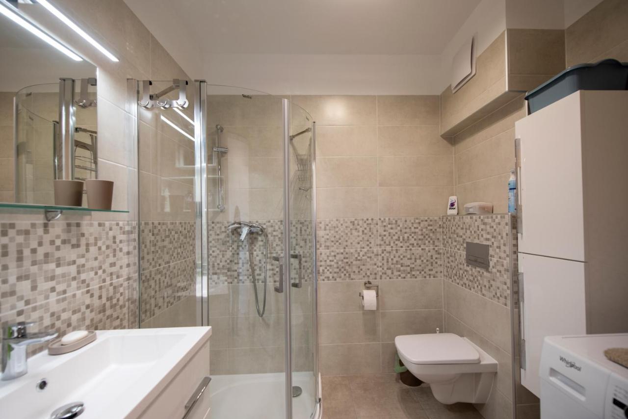 Zsuka Apartman Free Parking Pécs Kültér fotó