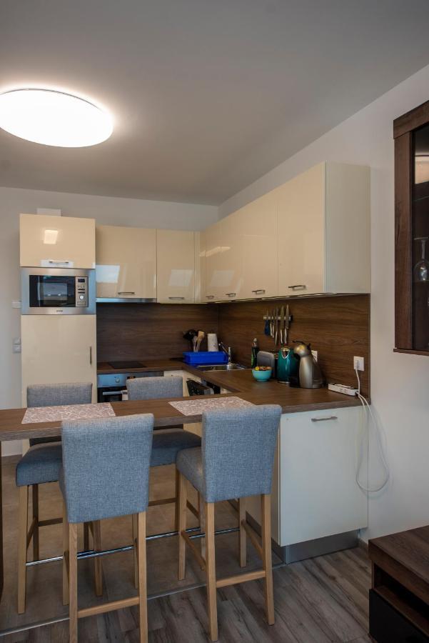 Zsuka Apartman Free Parking Pécs Kültér fotó